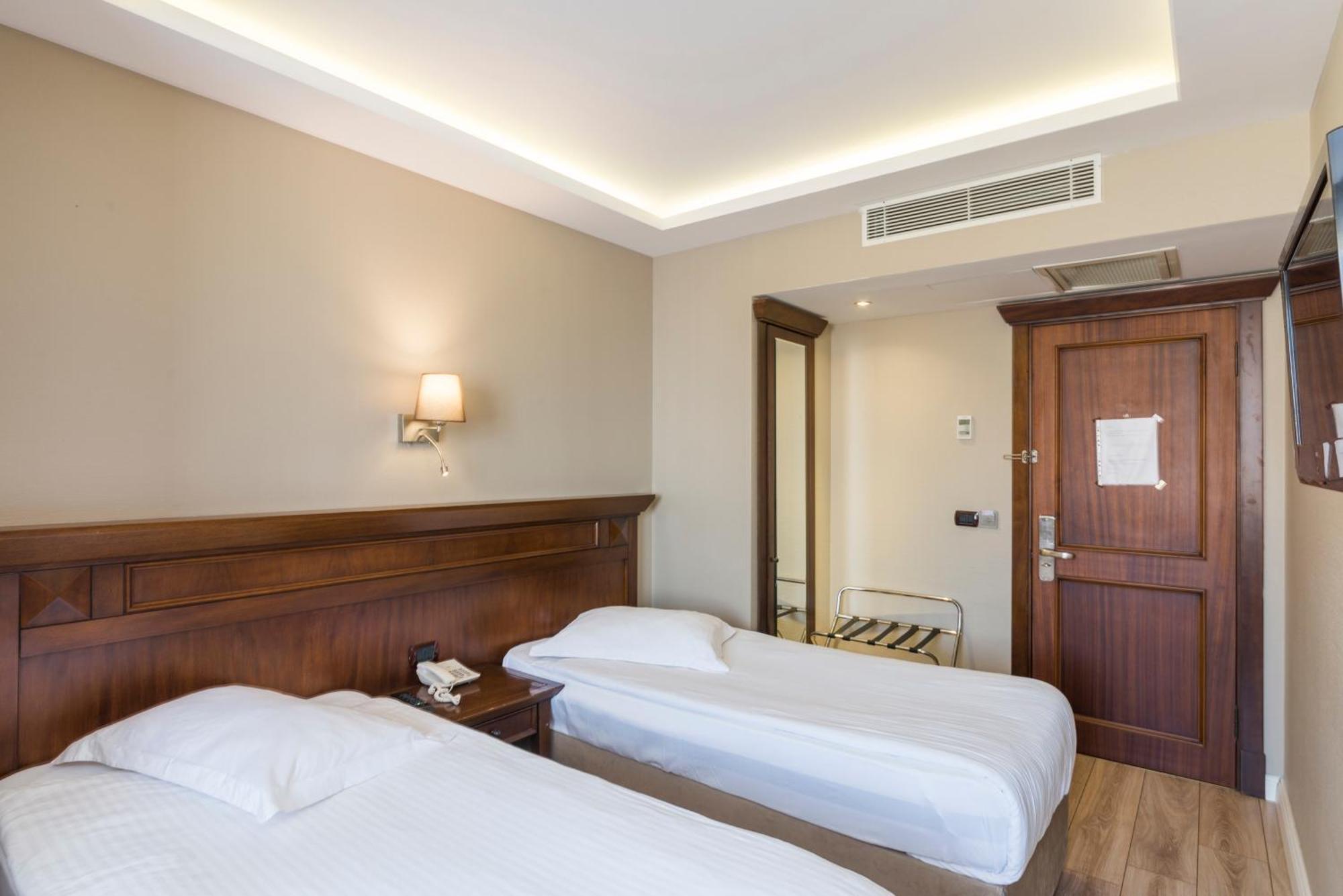 Semsan Hotel Истанбул Екстериор снимка