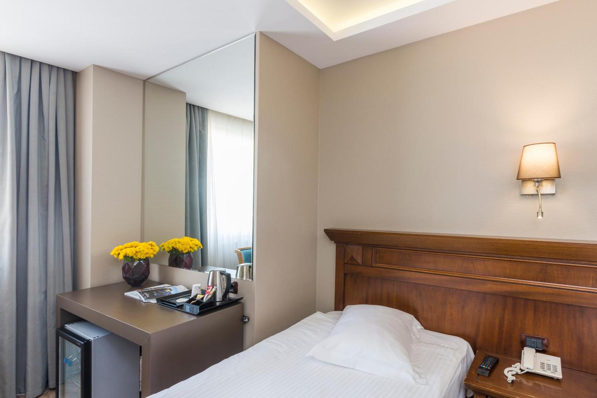 Semsan Hotel Истанбул Екстериор снимка