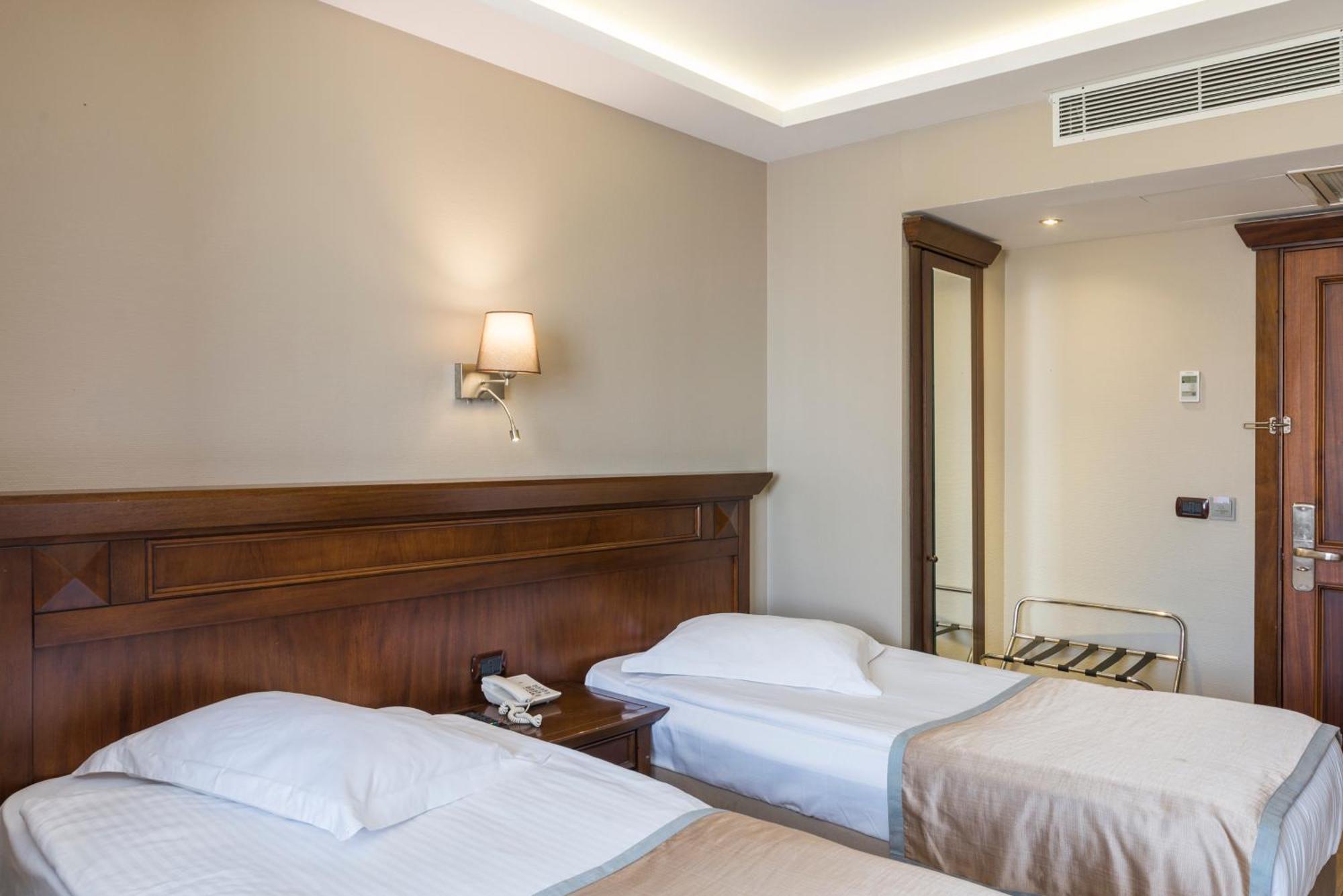 Semsan Hotel Истанбул Екстериор снимка